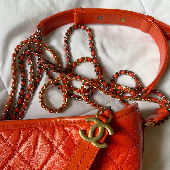 CHANEL Aged Calfskin QuiltedSmallGabrielleHobo RED - Picture 3 of 8